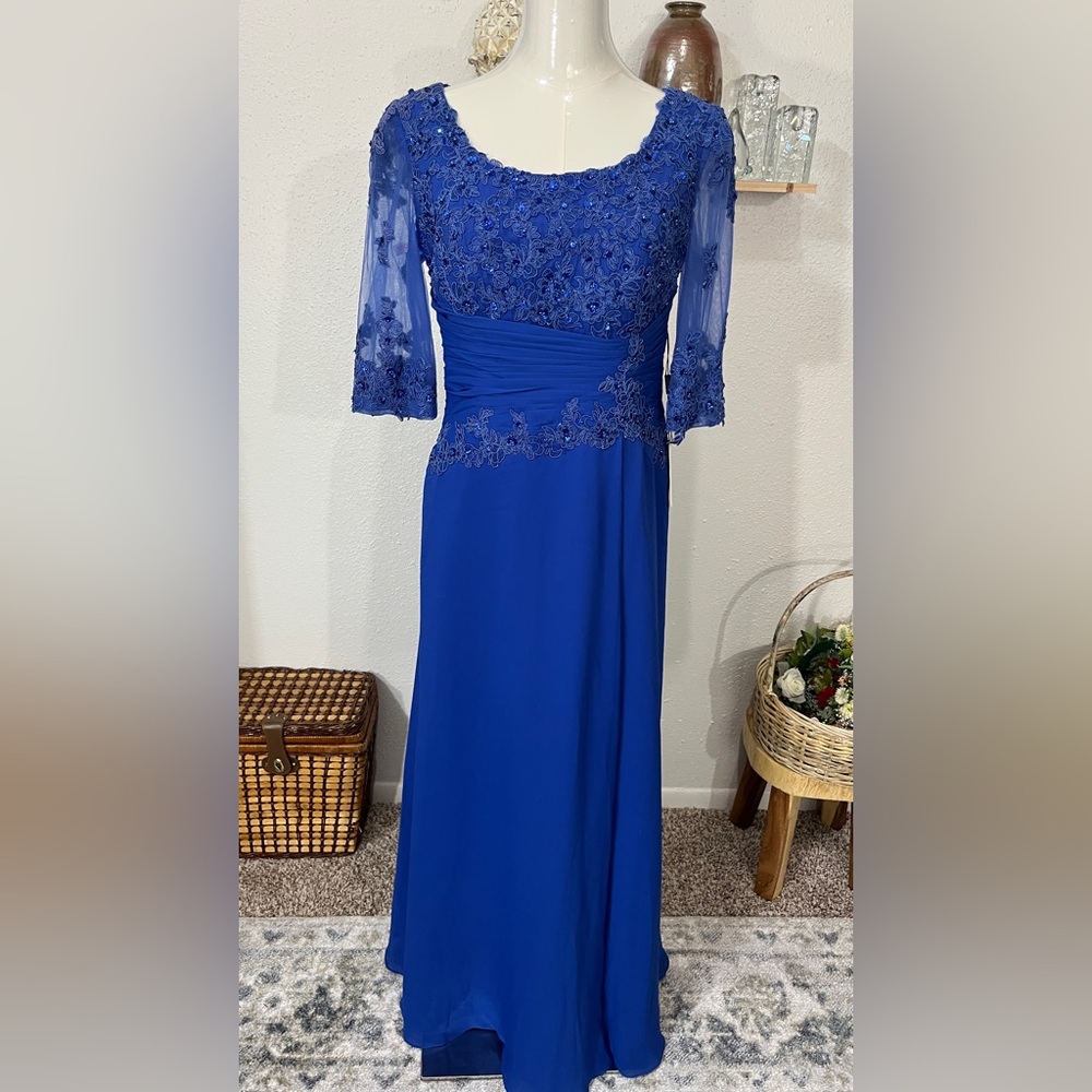 Elegant Blue Lace Evening Gown